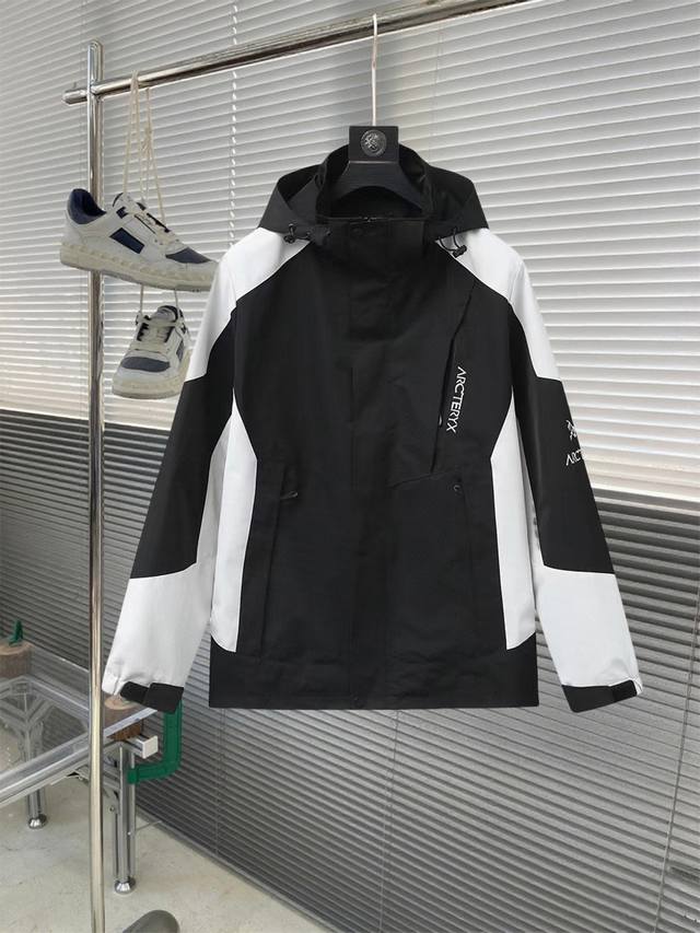 Rc.Teryx 官网同款，三标齐全，提前发售！25Ss秋冬新款男士夹克外套， 原单三标齐全高端版本！专柜定制面料 透气舒适度高，细节无可挑剔，品牌元素设计理念