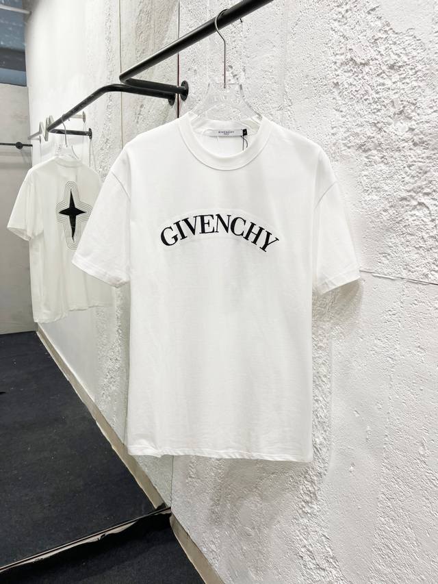 Givenchy 纪梵希Gvc25Ss新款短袖，最高版本重工艺经典刺绣Logo图案，高标准定制，上身非常有型，客供进口高档280克纯棉面料质感非常细腻，细节工艺