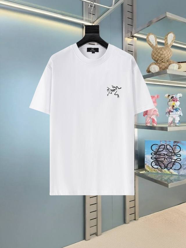 Arcteryx始祖鸟25Ss新款短袖，最高版本重工艺印花经典Logo图案，高标准定制，上身非常有型，客供进口高档280克纯棉面料质感非常细腻，细节工艺精湛考究