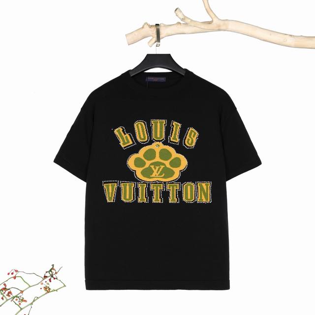 DDD Louis Vuitton路易威登 前后提花进口烫钻，针织毛织短袖 DDD 此款短袖针织衫取材密纺棉布 经典版型 采用提花针织工艺完成前后幅Lv提花设计