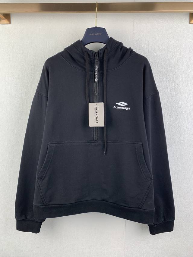 Balenciaga巴黎世家 25Ss新款3B Sports Icon Hoodie半拉链连帽卫衣配以衬里，提升保暖性 兜帽配抽绳正面半拉链 落肩 袋鼠式口袋