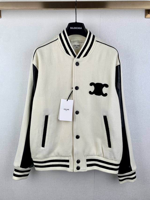 Celine 新款凯旋门棒球夹克，这款棒球服 DDD 触感柔软保暖。前胸与背部 Celine Paris凯旋门工艺设计，品牌感满满。撞色皮革衣袖+滚边，6枚撞色