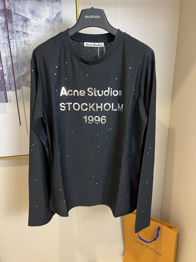 Size:S M L 2配色 白色 黑色 DDD Acne新款镭射烫钻长袖.两色全码出货啦.原版杭州国专4700购入.面料采用85棉+15亚麻材质.印花烫画工艺