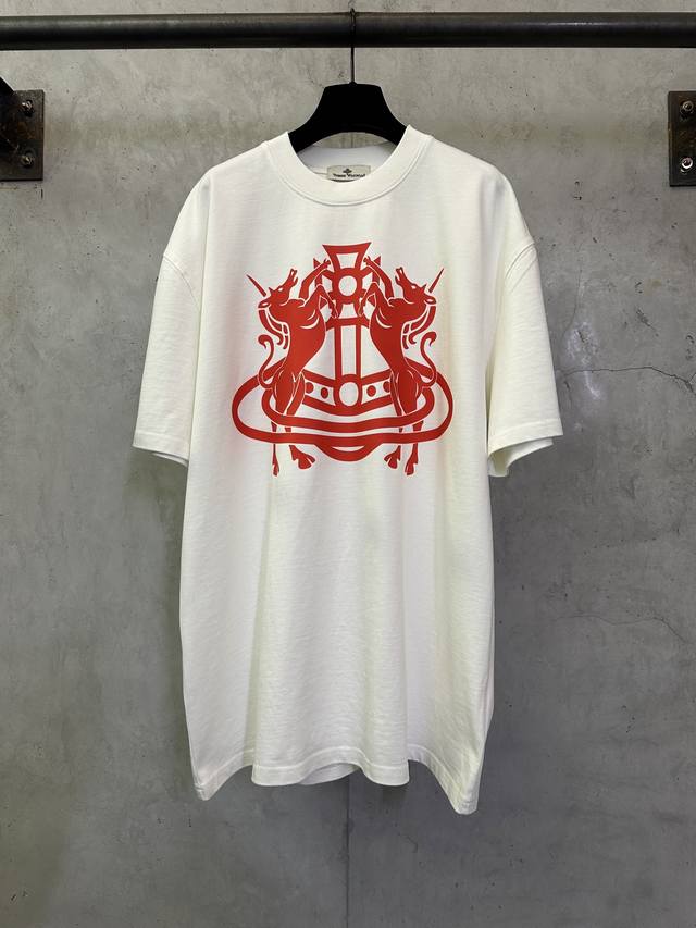 秋冬重磅400G短袖 DDD Vivienne West Wood 西太后 Ss26 马年限定短袖T恤 DDD 面料：采用400G原版重磅全棉双纱紧密新疆棉 搭