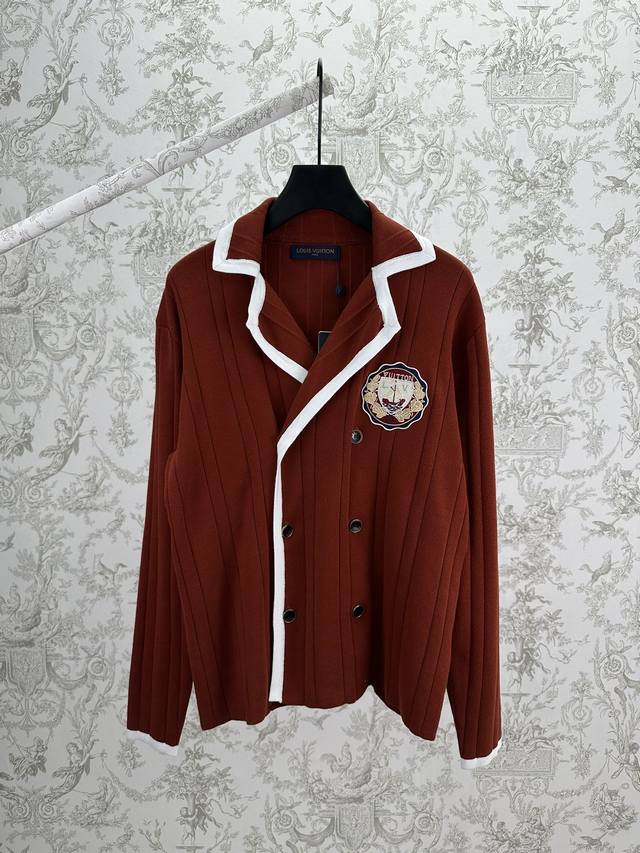 驴家 25Ss新款刺绣外套 红色外套搭配双排扣 胸口自带刺绣 女款 DDD 码数：S.M.L.Xl. DDD 温馨提示：女款只换码 DDD