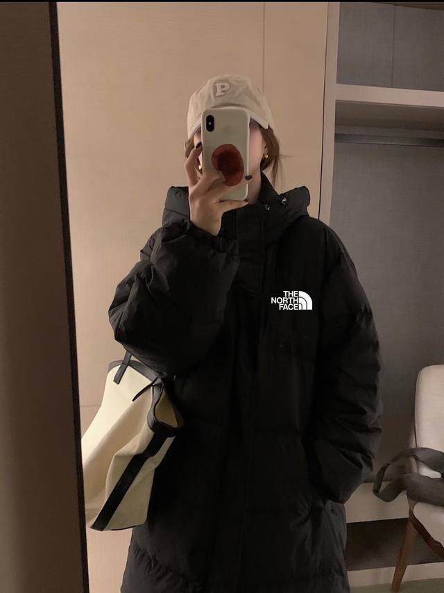 特价 质量保证不退换无优惠不 DDD 北面经典基础款秋冬长款羽绒服，经典百搭永不过时系列，绝佳秋冬出行穿搭必备百搭单品 DDD 立体修身剪裁、这款羽绒服上身效果