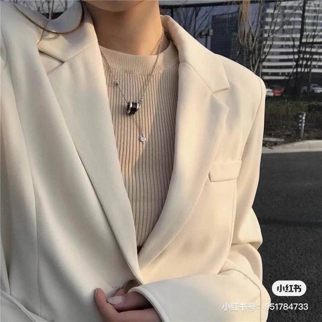 Bvlgari宝格丽黑陶瓷小红人慈善款项链 代购级别随意比对，原版扣 字印清晰。 DDD 一直的热销款，经典、永恒 。 美到摘不下来，各种明星网红同款！！ DD