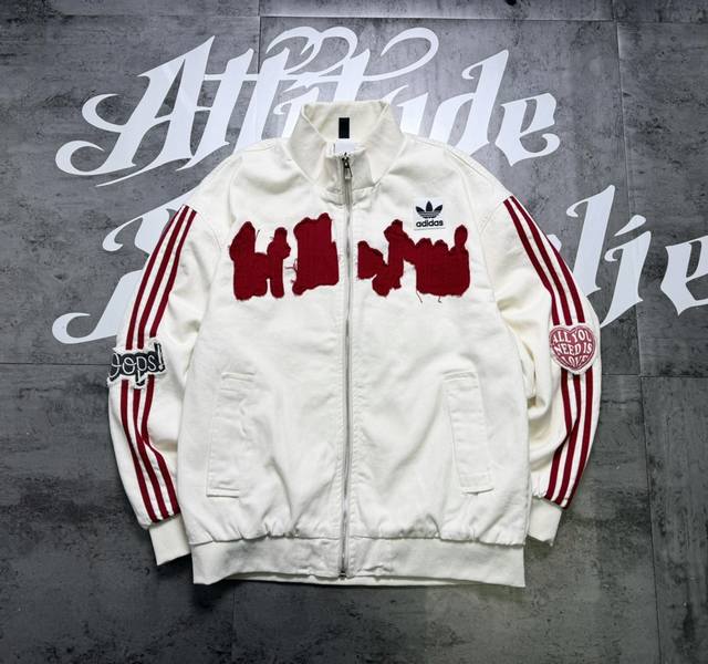 三叶草哆啦A梦复古字母贴布绣系列 贴布绣标 棒球服牛仔夹克情侣 DDD 版型立体 硬挺 上身效果非常好 原版品质 随意搓洗不褪色不起球 DDD 万针贴布绣技术