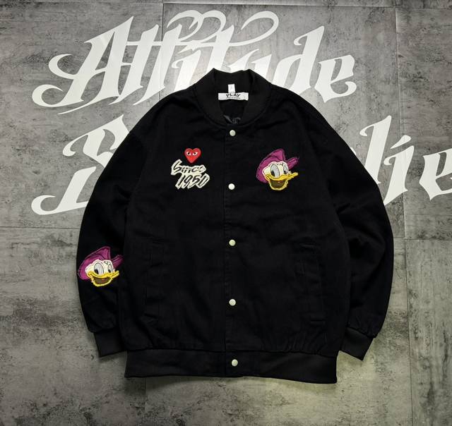 川久保玲黛西复古字母贴布绣系列 贴布绣标 棒球服牛仔夹克情侣 DDD 版型立体 硬挺 上身效果非常好 原版品质 随意搓洗不褪色不起球 DDD 万针贴布绣技术 贴