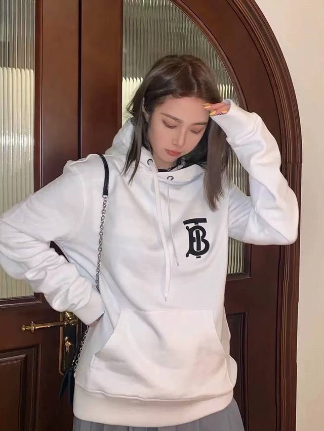 Burberry巴宝莉落肩连帽加绒卫衣 DDD 时尚简单印花设计，潮流感十足 DDD 百分百纯棉不起球不掉色不勾丝，双针压线 DDD 纯棉面料柔软舒适透气 50