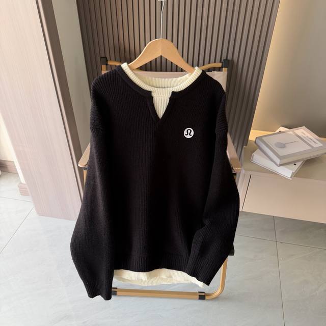 Lulu Lemon 露露家假两件针织衫毛衣 DDD 这款真的火啊 各大明星博主都在穿 看起来简简单单 上身真的不要太好看 标志性的小Logo格外亮眼 极简主义