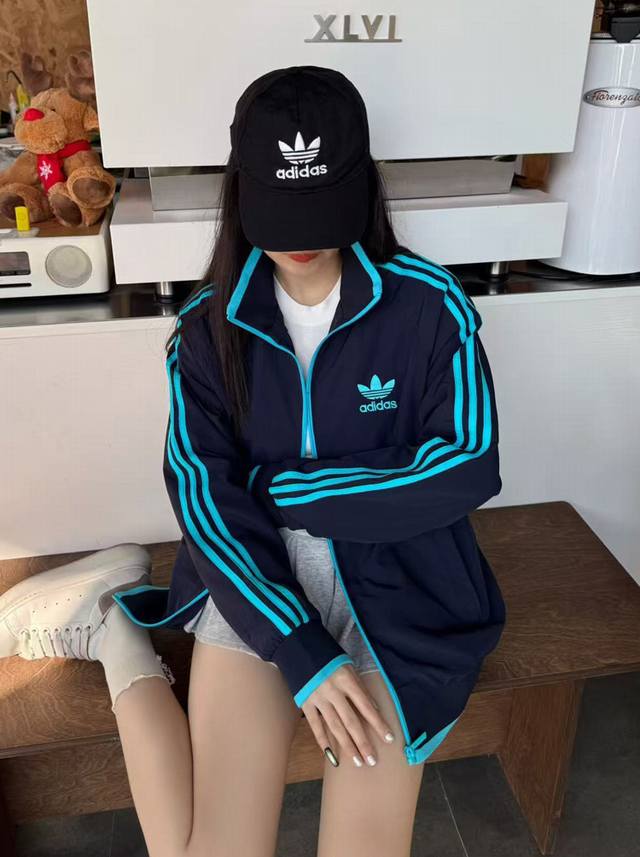 26春款 DDD DDD 品牌 : 三叶草 DDD 款号 : Jf0792风薄 DDD 尺码 : S-2Xl DDD 颜色 : 黑色，白色，兰色， DDD 面料