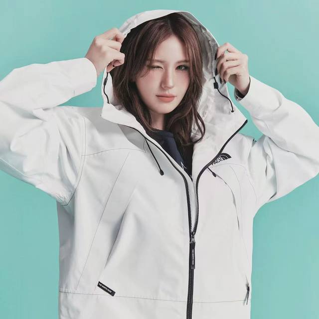 26春款 DDD DDD 品牌 : 北面 DDD 款号 : R03户单 DDD 尺码 : S-2Xl DDD 颜色 : 黑色，白色，兰色， DDD 面料 : 塔