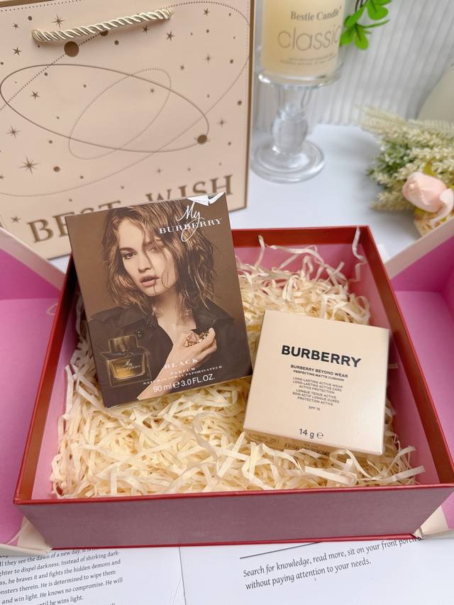 我的巴宝莉巴宝莉 黑 风衣 爱心对开礼盒 新年情人节高端礼物 配手提袋打包盒 DDD 把英伦风骨与温柔爱意，都装进这颗为你跳动的红心礼盒。 DDD 我的巴宝莉黑