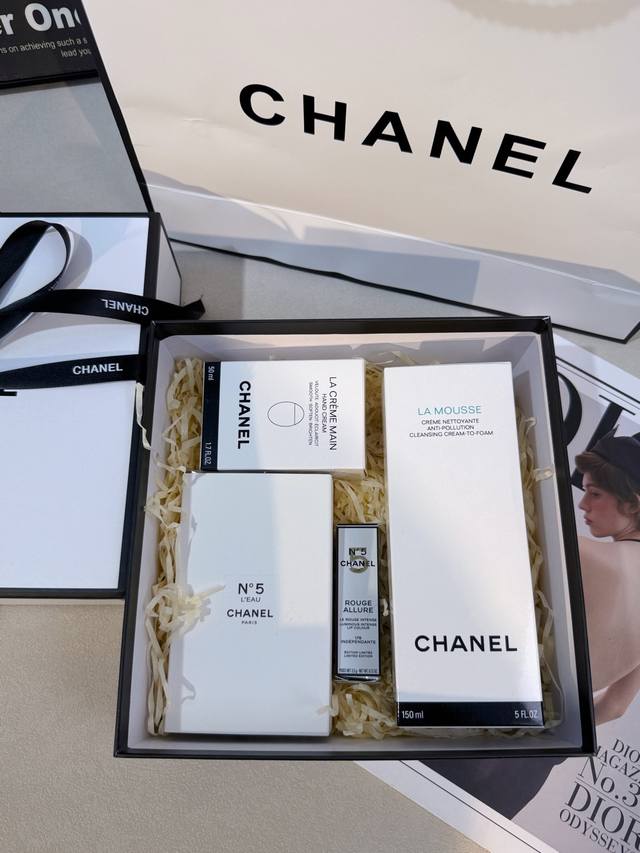 香奈儿Chanel四件套礼盒谁拆谁沦陷的香奈儿礼盒！这波精致感直接焊在脸上拆箱就是满屏高级感配手提袋 打包盒 发货无忧 DDD 150Ml山茶花洁面是晨间刚需抗