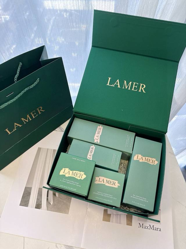 海蓝之谜王炸五件套配专柜手提袋 海蓝之谜王炸护肤5件套新款到货礼盒包装送人更体面 海蓝之谜五件套，海蓝之谜修护赋活套装La Mer 海蓝之谜套装组合包含：1 海