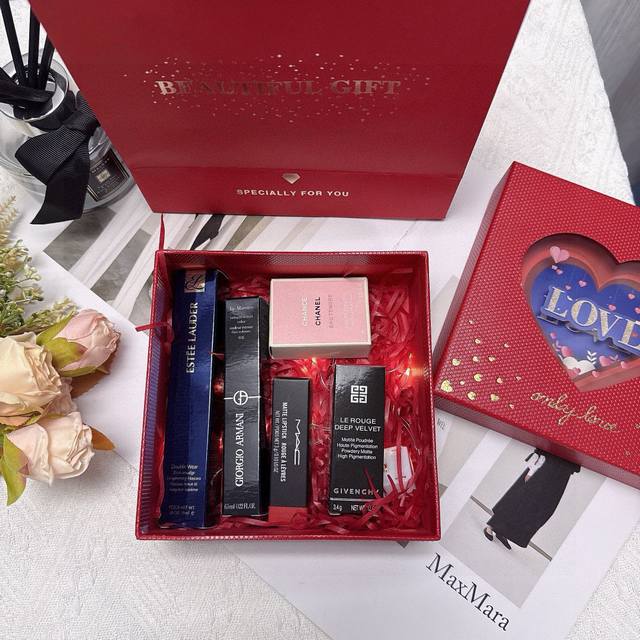 Love蓝心礼盒情人节礼物 配手提袋 打包盒送浪漫灯带 送礼佳品 专柜版高奢彩妆品牌配套合集女生无法抗拒的这套上妆太美啦 DDD 礼盒装 货品实拍送礼绝对首选