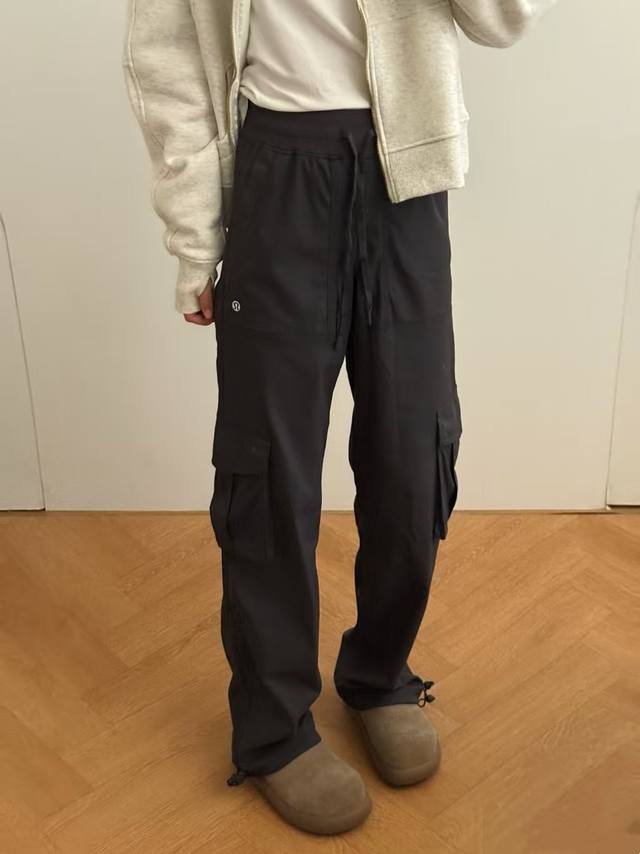 冬款，加绒加厚黑色出货，Lulu Studio工装裤 DDD 这条工装裤真的绝了啊春夏天穿敲凉快很透气救了我这种夏天不爱穿短裤人的命这个夏天我要和Lulu这件裤