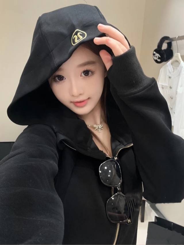 黑金模特图 ，加绒款，Lululemon草莓奶昔360度无死角修身款加绒金色拉链卫衣外套，Lululemon露露乐檬Scuba系列女士全拉链修身长袖连帽衫金标外