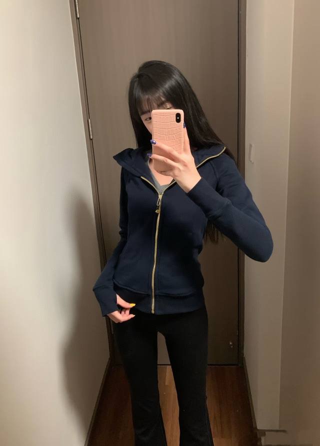 海军蓝模特图 ，加绒款，Lululemon草莓奶昔360度无死角修身款加绒金色拉链卫衣外套，Lululemon露露乐檬Scuba系列女士全拉链修身长袖连帽衫金标
