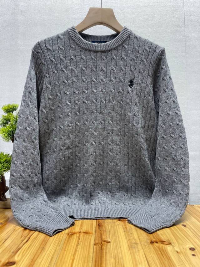 拉夫劳伦Ralph Lauren园领纽扣纯色小马刺绣Logo大麻花针织毛衣 DDD 复古学院风 手感舒适度满分 承包春秋冬的衣橱必备单品 天冷叠穿作为内搭也非常