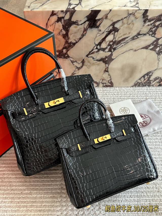 牛皮 DDD Size：30 25 厘米 配盒 DDD 高版本 配丝巾 DDD 背铂金包的季节来啦 DDD 牛皮 手感！质感！ DDD