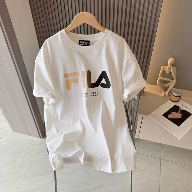 Fila 斐乐短袖T恤男女同款 DDD 官网同步发售，240克纯棉双纱夏日非常舒适透气克重胸口经典的可乐印花 ，潮人必备时尚单品，不挑身材，包容性更强，品质质感