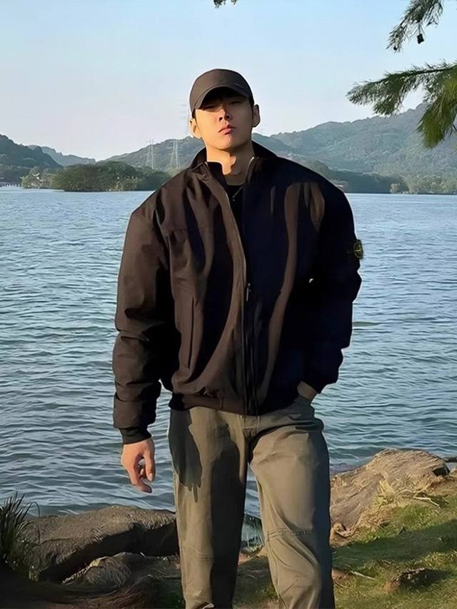 上新 DDD 石头岛25Ss冬季新款袖臂徽章Logo飞行员夹克棒球棉服外套，工装高街痞帅Cleanfit飞行员教练三防棉衣夹克外套棒球服棉服，男女同款，经典永不