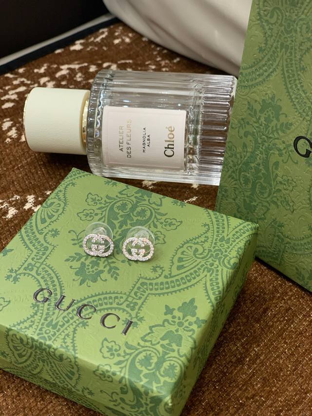 Gucci古驰 满钻双G耳钉 配全套包装 DDD 双G字母满钻设计 DDD 被无限种草的一款 简单大方又优雅 DDD 经典的字母Logo 永不过时 DDD 满钻