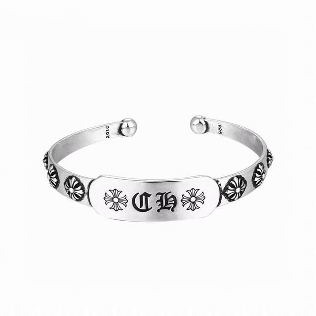 Chrome Hearts克罗心开口手镯，梵文十字花。 DDD 男女同款，玩酷必备单品。无敌细节，看实拍！ DDD 顶级泰银工艺！别具一格的质感和色泽，使首饰粗