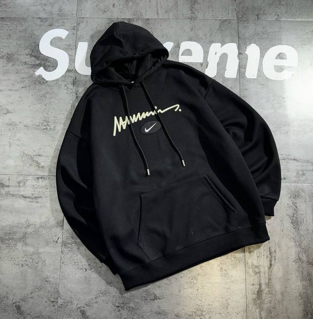 Nike秋春款系列情侣帽衫卫衣 DDD 面料采用健康布面料 舒适细腻 透气 抗皱 DDD 重工拼色激光切割工艺 刺绣立体饱满 DDD 高弹高密度 不缩水 品质保