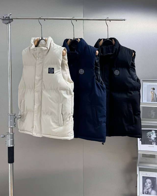Stone Island 石头岛秋冬新款户外运动通勤拉链立领棉服马甲 DDD 里面无论是搭配毛衣还是卫衣都非常的好看而且没有厚重感！ DDD 3D立体裁剪，塑造