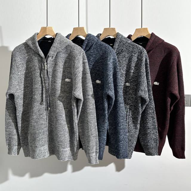 鳄鱼加绒连帽开衫高端狠货！新款 男士限量版羊毛衫上衣！紧致的做工！真心不错！ 这个羊毛衫做工真心的屌！专柜四位数了！经典简约大方！冬季男装简约新品，高档针织羊毛