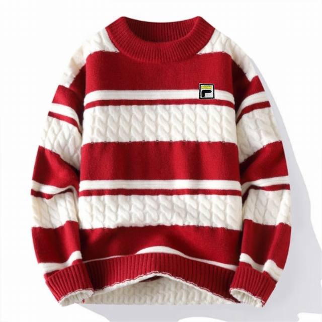 斐乐用摩登条纹重塑冬日衣橱。标志性色块碰撞运动基因，织入保暖抓绒。宽松版型不设限，活力与慵懒轻松切换。 DDD 一件毛衣，两种时髦。它是校园少年的肆意奔跑，也是