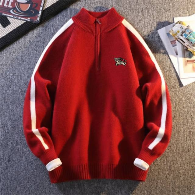 巴宝莉立领拉链毛衣 摩登与经典的对话 DDD 一件改写英伦绅装法则的针织单品。简约立领与金属拉链衔接流畅，兼具风衣的利落与针织的柔软。标志性格纹内衬于不经意间流