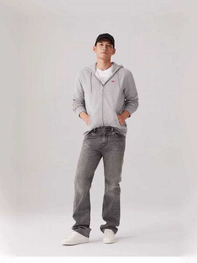 26新款 Levi`S 李维斯 华棉拉链连帽卫衣中性款官网在售～此次给大家推荐的这款卫衣是很北面的中性Oversize日系风 采用棉质混纺华棉面料，柔软透气，舒