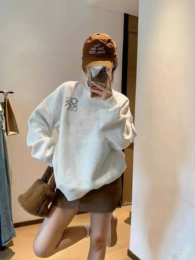 特价 DDD 2025罗意威基础款25Fw秋冬经典刺绣圆领卫衣 DDD 超人气单品｜情侣推荐款｜无敌百搭 DDD 面料选用高品质320G高密度纯棉 冬季上身舒适