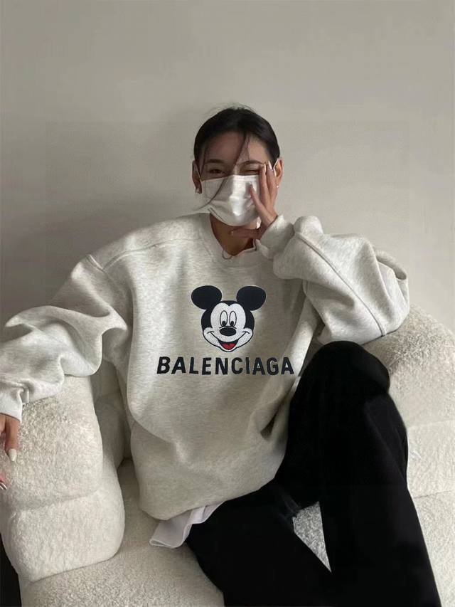 特价 DDD 巴黎世家 米老鼠基础款25Fw秋冬经典刺绣圆领卫衣 DDD 超人气单品｜情侣推荐款｜无敌百搭 DDD 面料选用高品质320G高密度纯棉 冬季上身舒