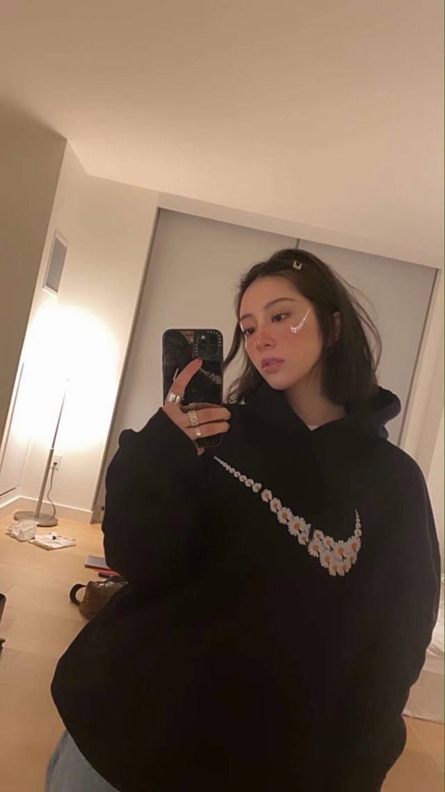 特价 库存：S 7 DDD Gd 权志龙 × 耐克 Swoosh小雏菊连帽卫衣 DDD 轻奢主义 男女日常通勤穿搭必备单品 DDD 详细特征 DDD 360克纯