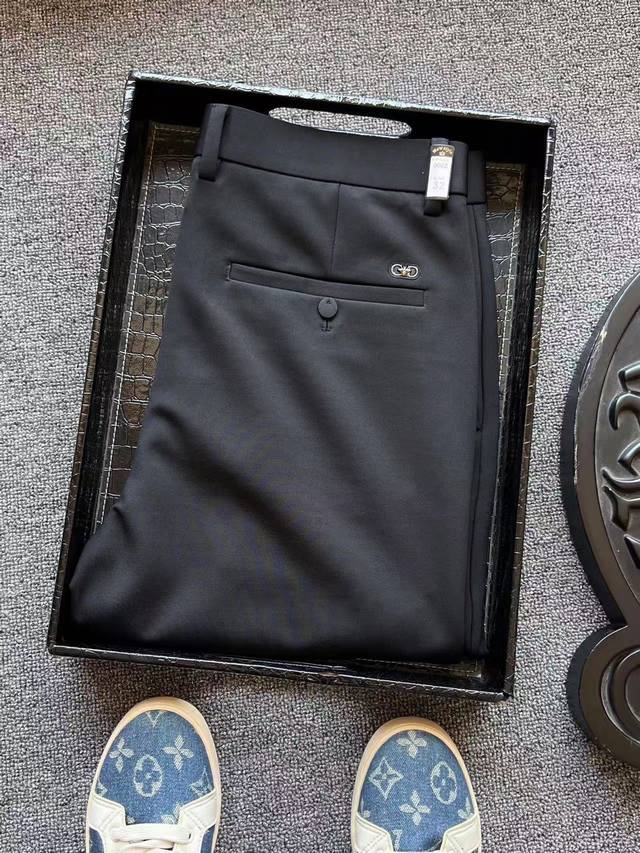 顶级专柜高奢！ DDD 人气爆款！Dior 迪奥专柜新品液氨锦棉Cd款商务休闲裤！恒隆在售万元级，款号：9002 DDD 迪奥家今年最新高密高支锦棉面料，整条裤