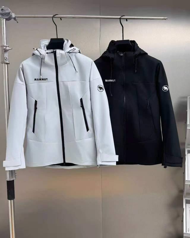 Mammut 猛犸象25Ss秋冬新款石墨烯连帽休闲冲锋衣三合一外套，户外运动系列必备经典款，上身帅气百搭不挑人，休闲运动均可驾驭，经典永不过时绝佳春季出行穿搭必