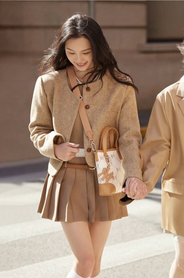 上新 DDD Mlb专柜 新款满版老花小号托特包 原单品质独家首发！男女同款 高级感爆棚可手提 可斜挎，适合早春打工人日常 通勤 逛街 约会 逛街背女孩子的包包