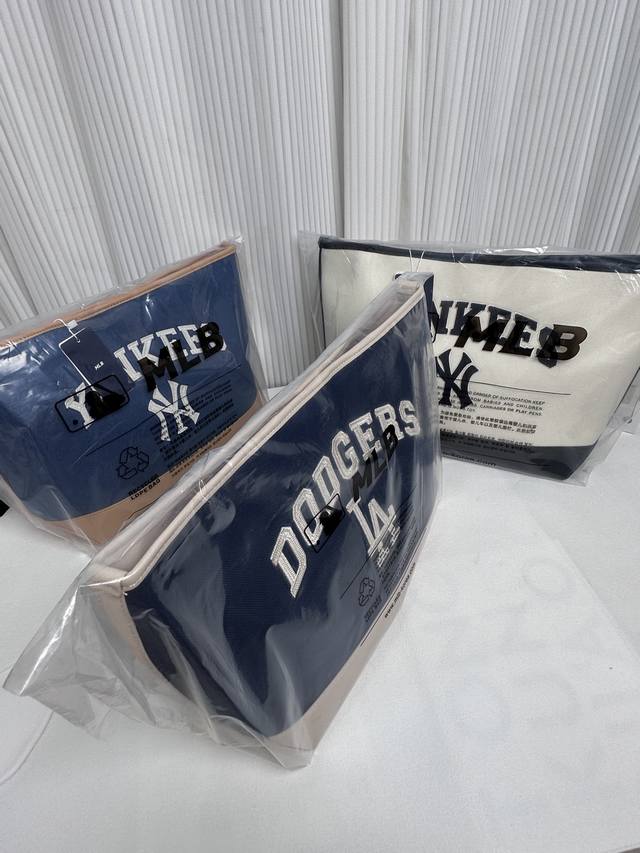 上新 原单高版本 DDD 韩国Mlb专柜新款复古老花满标手提单肩包大号托特包 拼接撞色设计高密度刺绣工艺 全套原版包装 品质极高！！ DDD 面料是硬的帆布，细