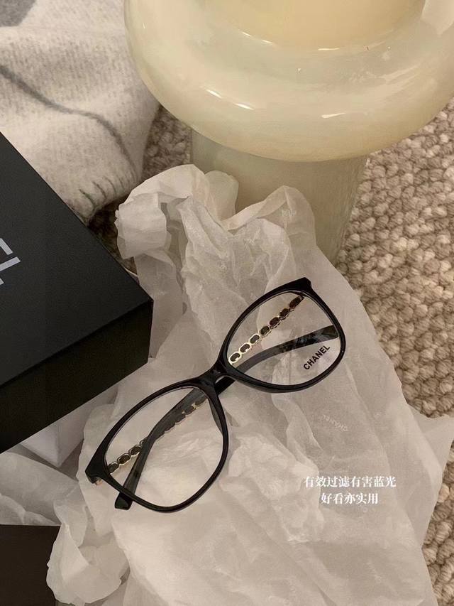 Chanel 香奈儿 蓝光眼镜 DDD 赵露思 白鹿等明星同款 DDD 自重轻不压鼻梁 DDD 早八人素颜神器 DDD 谁带谁好看 超级显脸小 DDD 品质都是