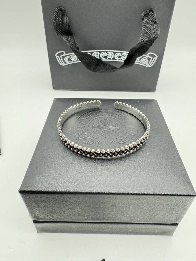 Chrome Hearts克罗心锯齿开口手镯 DDD 男女同款，玩酷必备单品。无敌细节，看实拍！ DDD 顶级泰银工艺！别具一格的质感和色泽，使首饰粗犷而古朴。