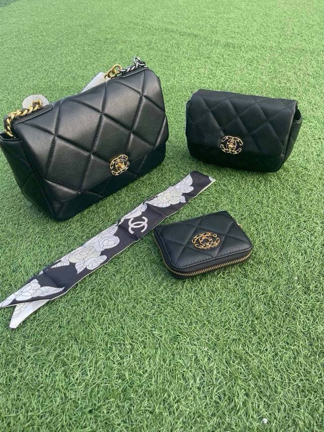 Chanel 香奈儿超值组合包 DDD 打包销售，买一得三，物超所值！ DDD 大：香奈儿19Bag 大号 DDD 中：香奈儿19Bag 小号 DDD 小：香奈