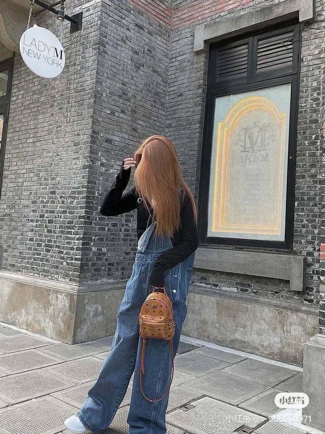 Mcm迷你双肩三件套 迷你双肩+钱包+小狗挂件 DDD 温婉最爱的一支包包，出镜率高到不行 DDD 行走的种草王，回眸一笑迷倒众生的那种 DDD 原版面料五金，