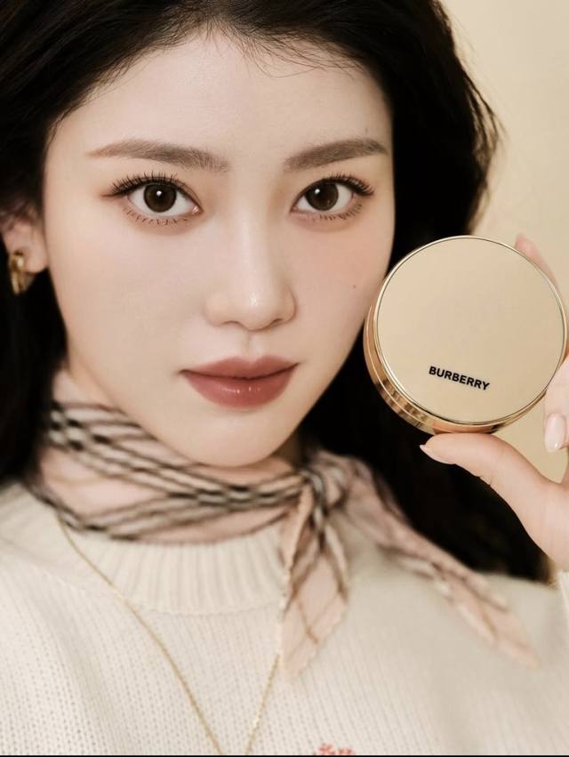 专柜版本Burberry博柏利风衣气垫10号白皙暖色 黄皮白皮盲冲的本命底妆！承袭品牌经典风衣持妆科技，打造14小时扛打底妆，防水防汗抗高温，潮湿闷热天也不斑驳