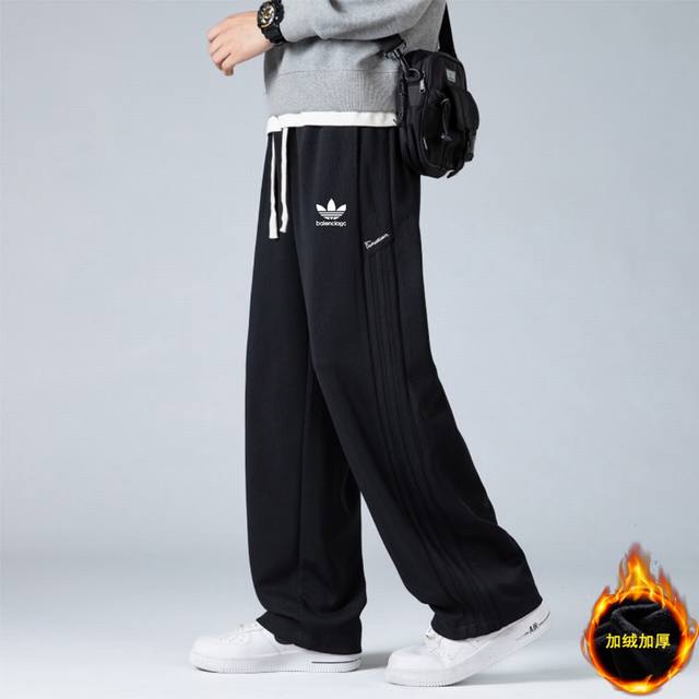 加绒加厚 巴黎世家三叶草联名 加绒卫裤，运动裤海外版25Ss新款休闲裤，拖地裤 今年最流行面料 DDD 上身非常简单帅气有型的一款裤子 男女情侣款都能轻松驾驭.