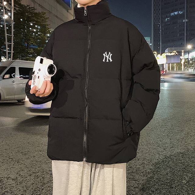 Mlb-Ny美国洋基队海外基础款立领羽绒棉服外套，男女同款，Ny经典Logo，永不过时，特别火的一款面包服，纯天然手塞羽绒棉填充，每个部分都饱满，给人温暖的视觉